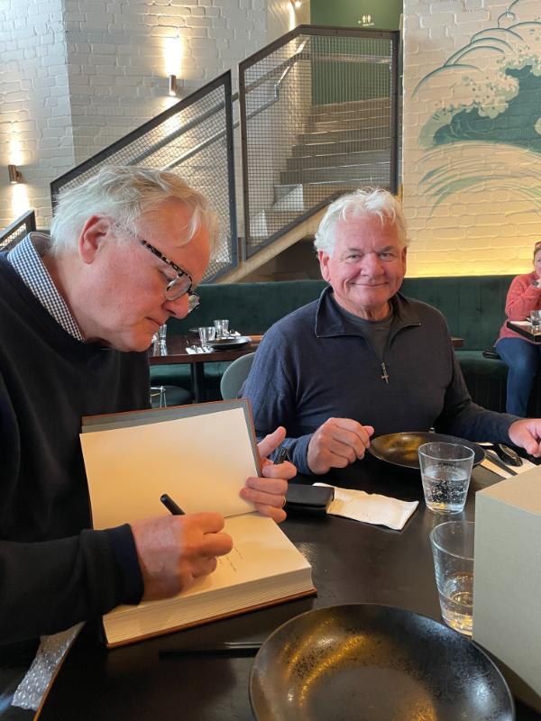 Author The Australian Ark Andrew Caillard Signing Books For Mike Davies From Greenskin Wine (1)